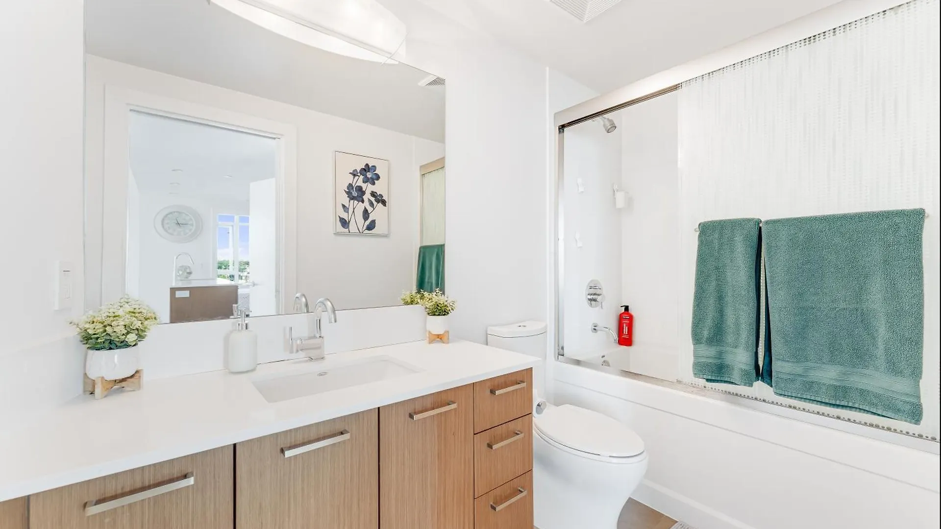 Luxurious 2-Bedroom Retreat With Panoramic Cityscape Vancouver 0*,